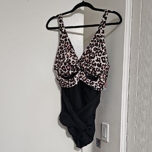 NWT Smismivo Tummy Control One-Piece Swimsuit XXL Leopard/Black